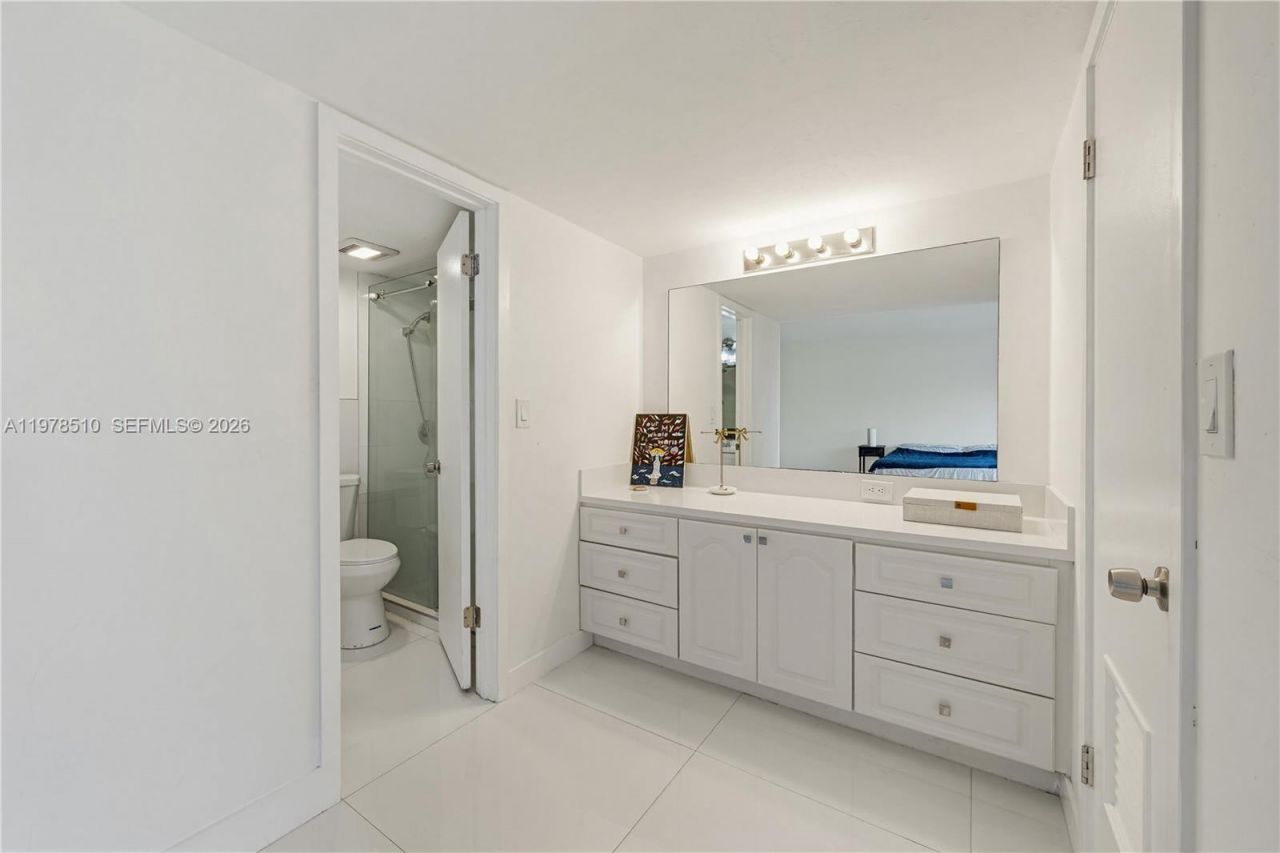 9210 Fontainebleau Blvd , Unit 207, Miami, FL 33172 Photo