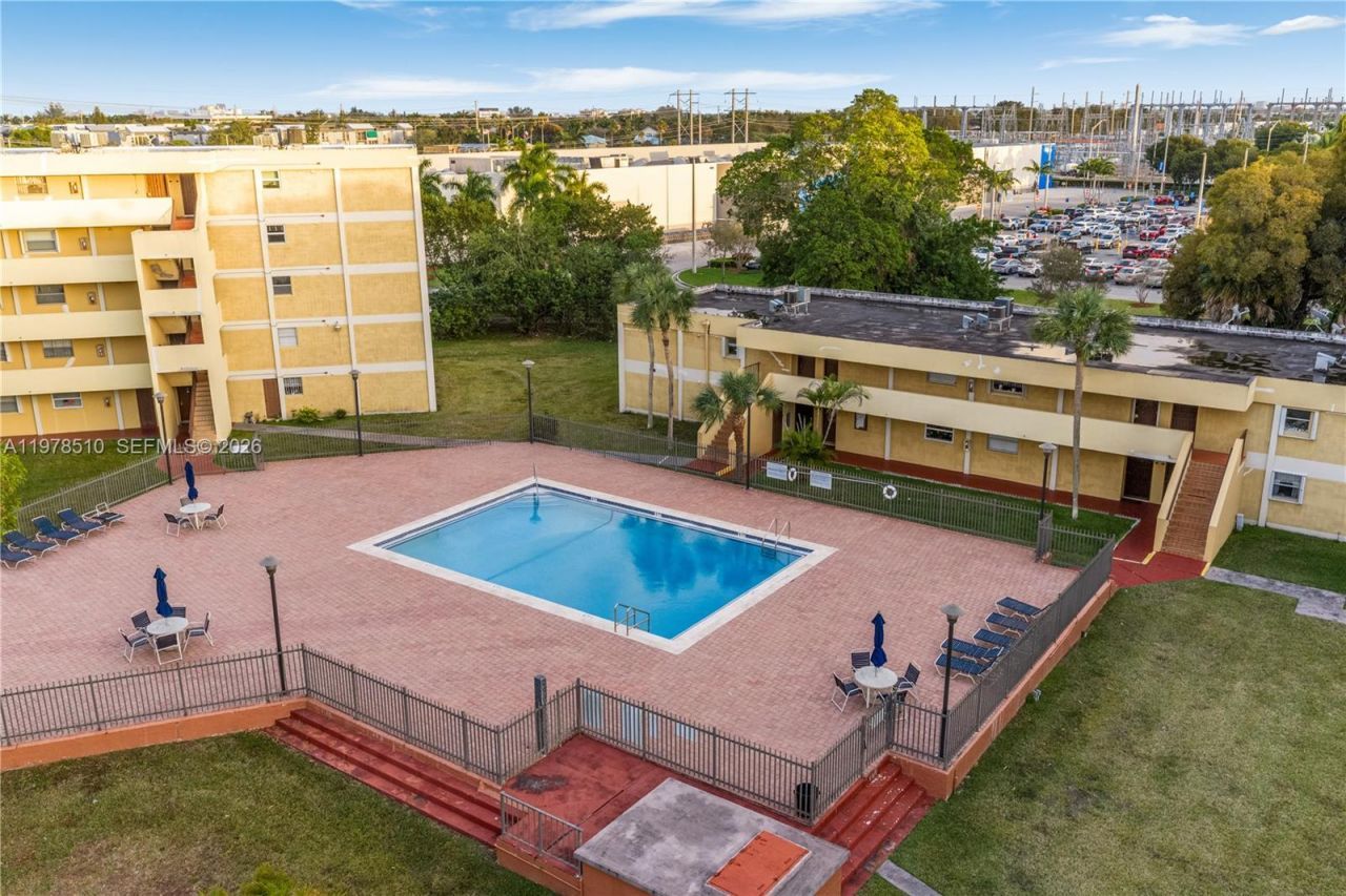 9210 Fontainebleau Blvd , Unit 207, Miami, FL 33172 Photo