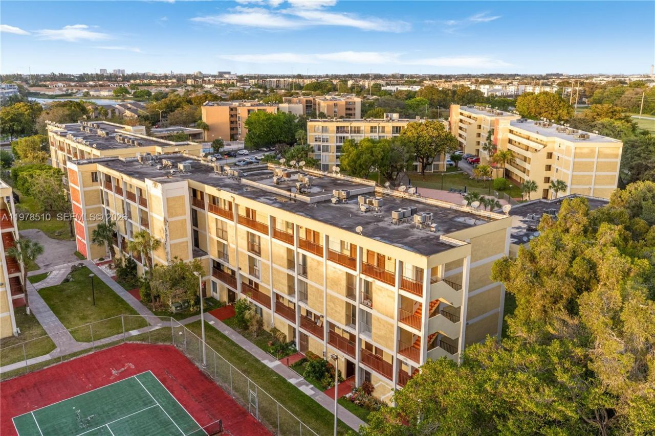 9210 Fontainebleau Blvd , Unit 207, Miami, FL 33172 Photo