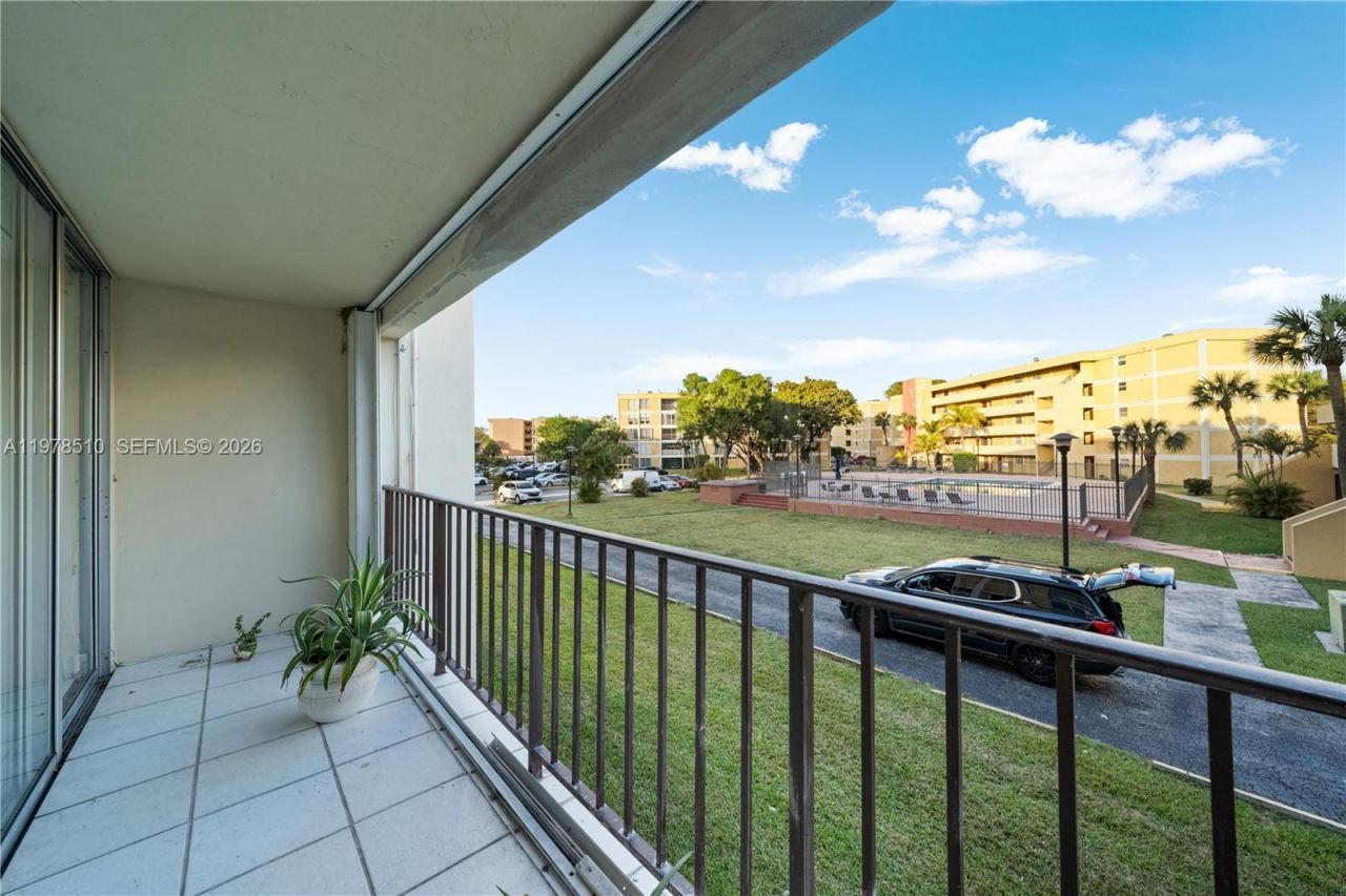 9210 Fontainebleau Blvd , Unit 207, Miami, FL 33172 Photo