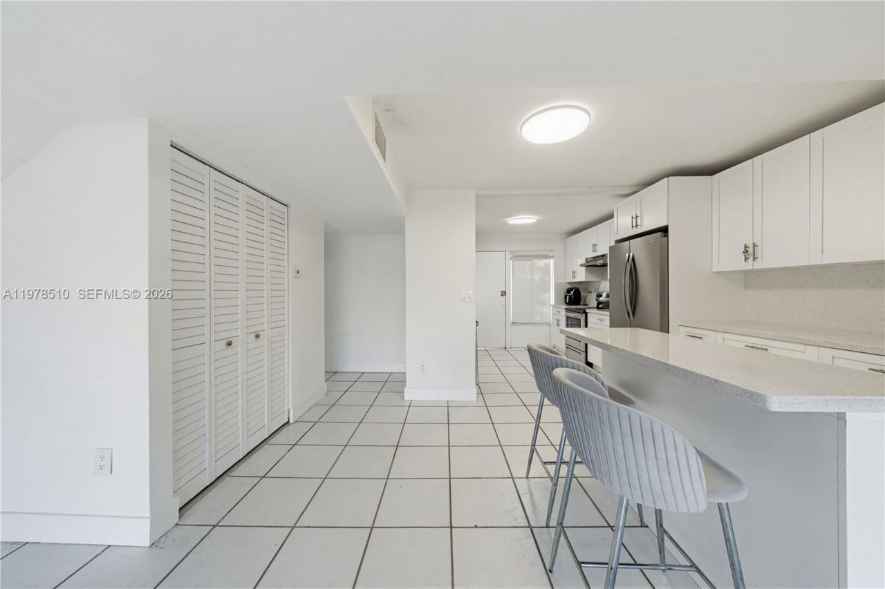 9210 Fontainebleau Blvd , Unit 207, Miami, FL 33172 Photo
