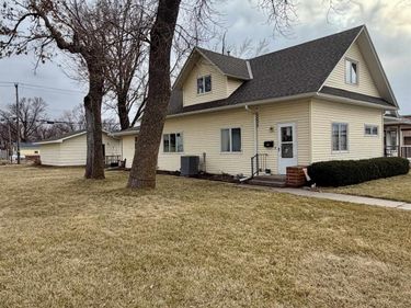 221 E Main Street , Bruning, NE 68322