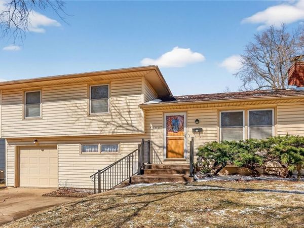 7800 W 96th Street, Overland Park, KS 66212