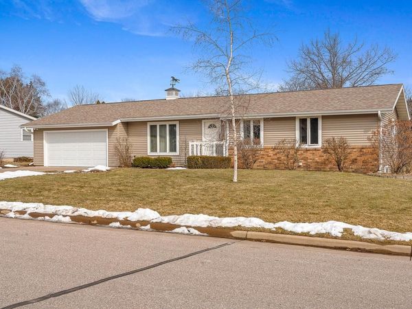 1559 Young DRIVE W, Onalaska, WI 54650