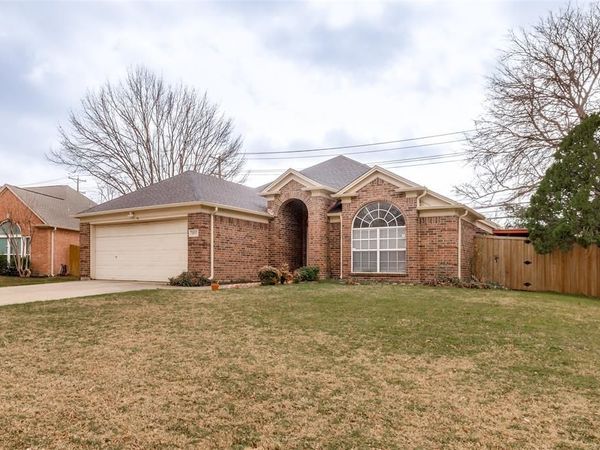 1800 Corvallis Court, Arlington, TX 76006