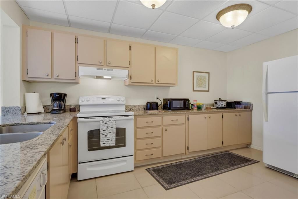 1057 Forest Lakes Dr, Unit 1208, Naples, FL 34105 Photo