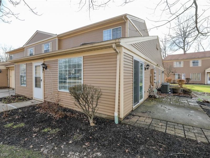 53 Privet Lane, Northfield, OH 44067 Photo 2