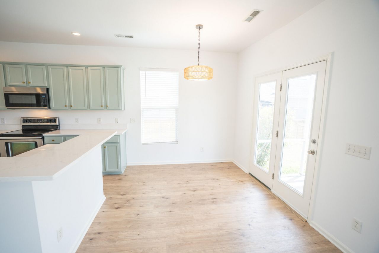 243 Cameron Street Photo 6