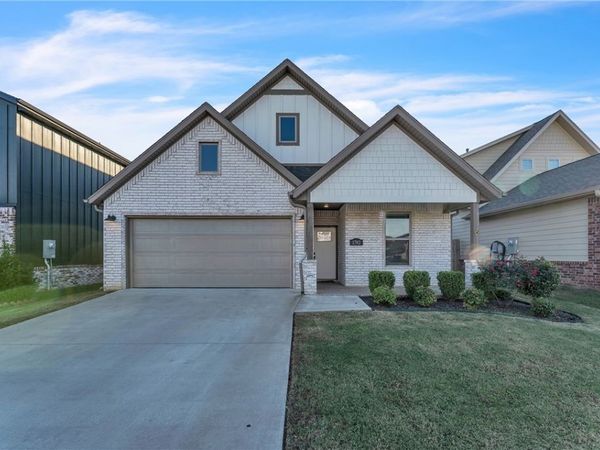 1702 Broadway Place, Rogers, AR 72758