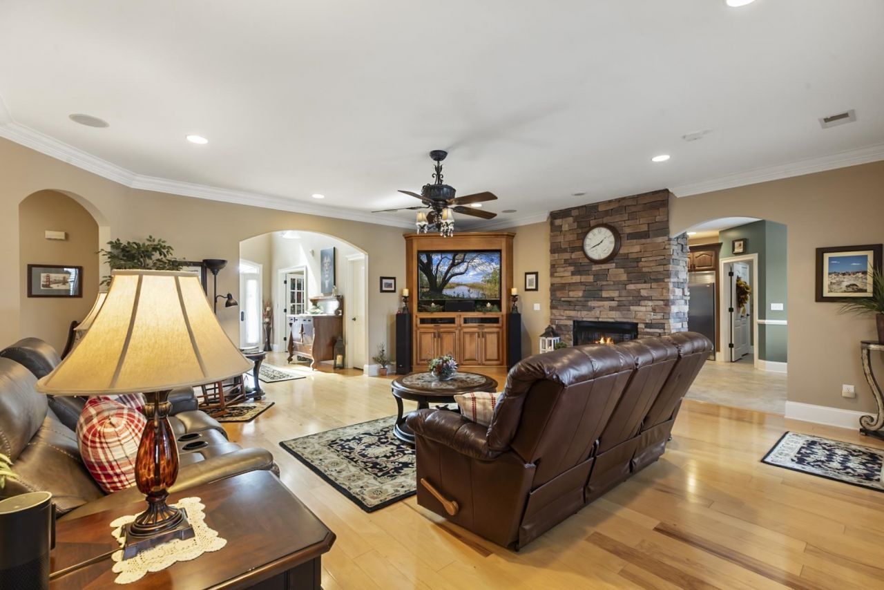 187 Beauty Ave. Photo 14