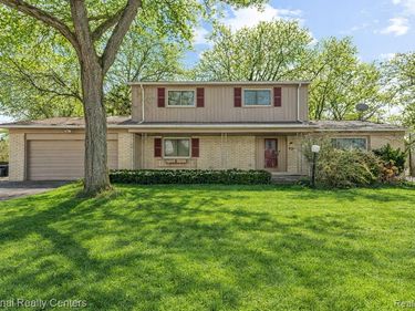 4817 Faircourt Drive, West Bloomfield Twp, MI 48322