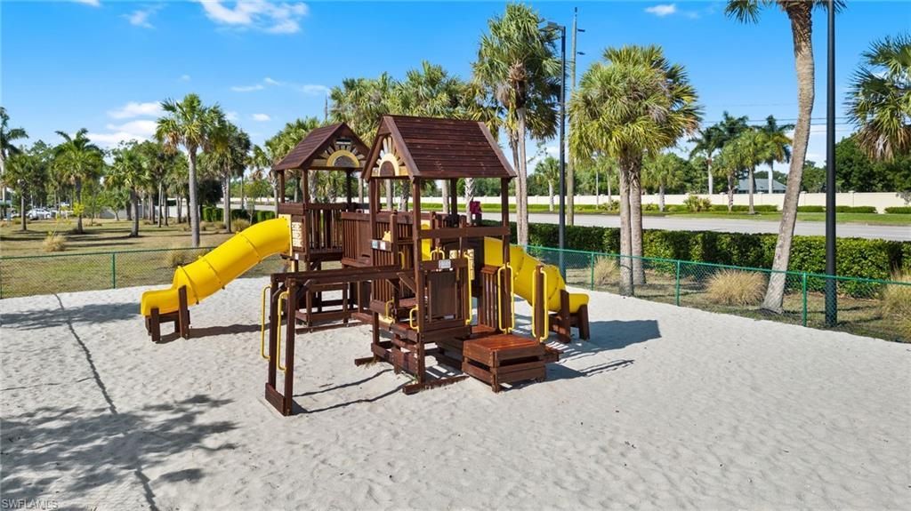 201 Santa Clara Dr, Unit 13, Naples, FL 34104 Photo