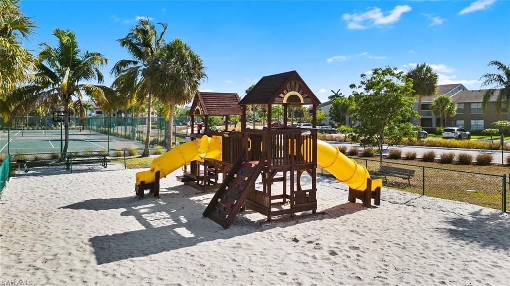 201 Santa Clara Dr, Unit 13, Naples, FL 34104 Photo
