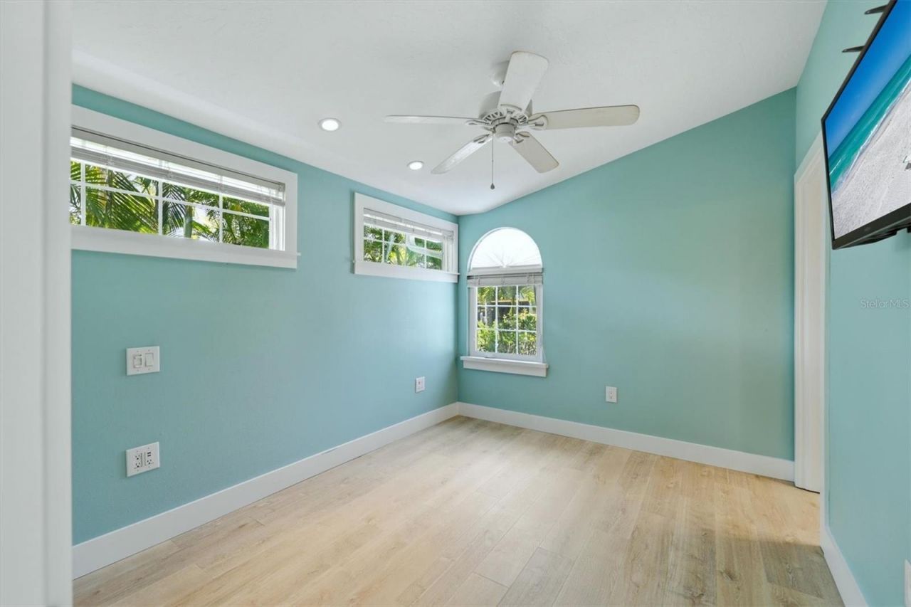 5803 De Palmas Avenue, Holmes Beach, FL 34217 Photo