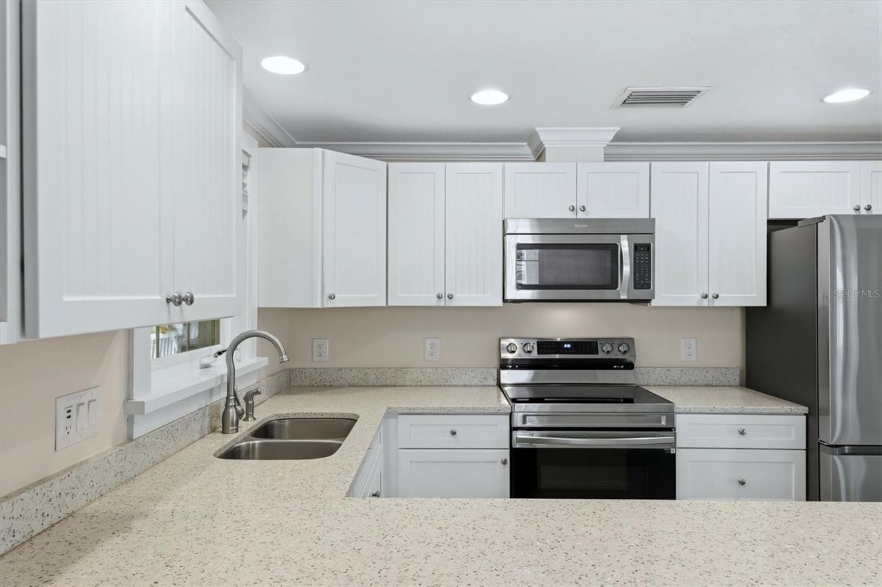 5803 De Palmas Avenue, Holmes Beach, FL 34217 Photo