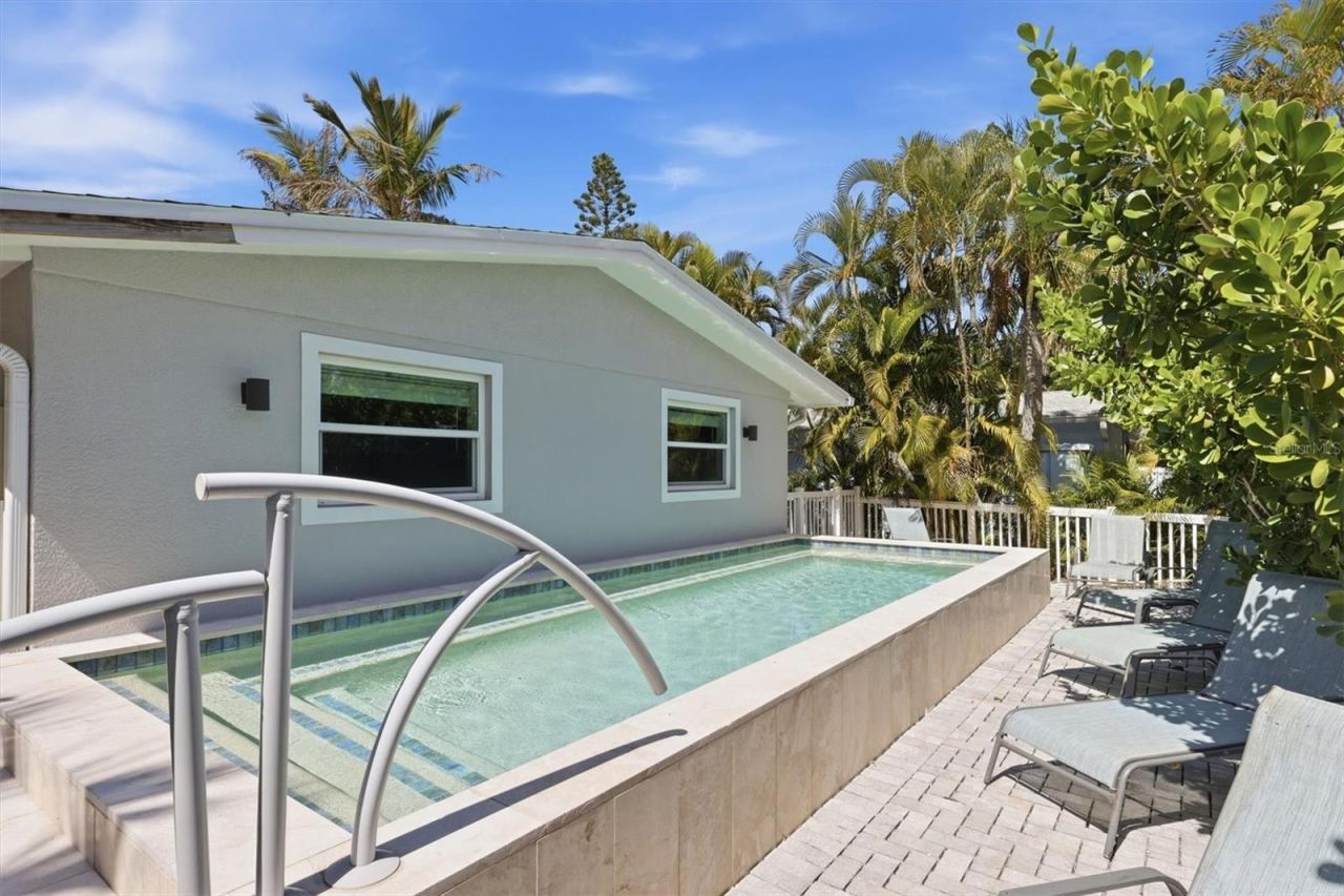 5803 De Palmas Avenue, Holmes Beach, FL 34217 Photo