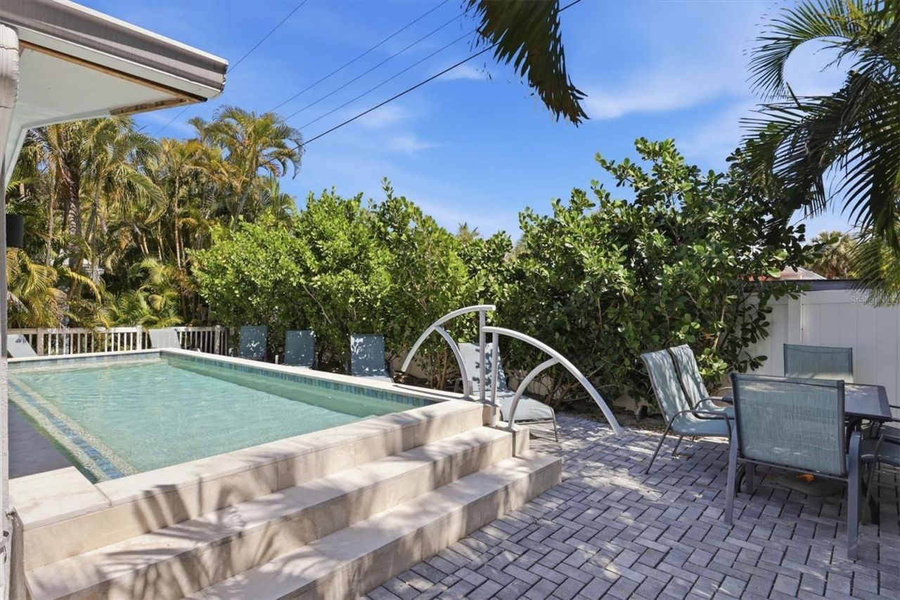 5803 De Palmas Avenue, Holmes Beach, FL 34217 Photo