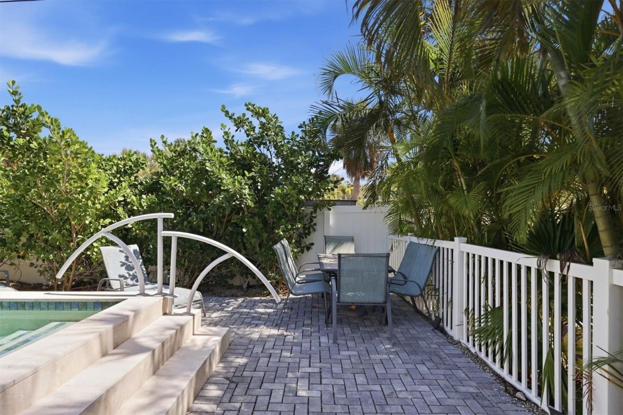 5803 De Palmas Avenue, Holmes Beach, FL 34217 Photo