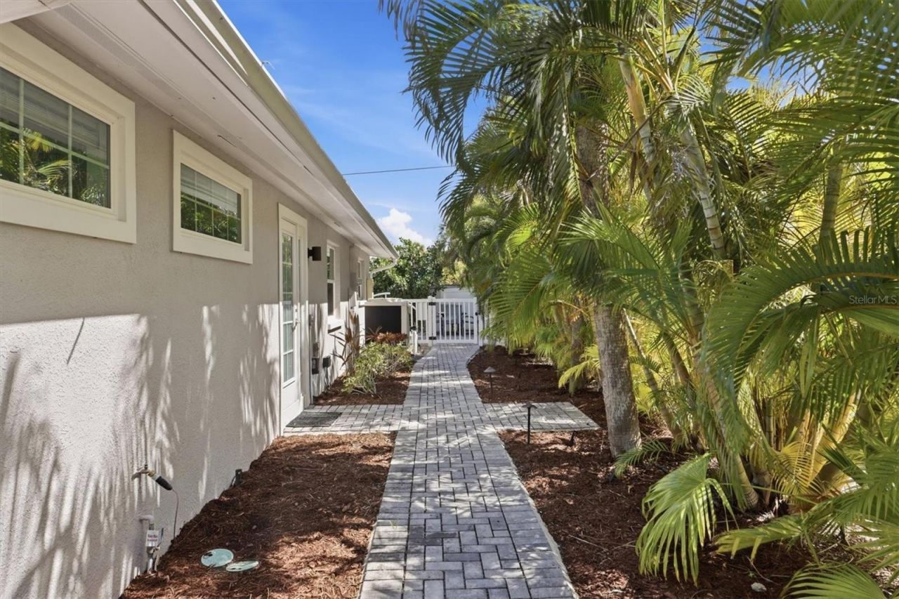 5803 De Palmas Avenue, Holmes Beach, FL 34217 Photo