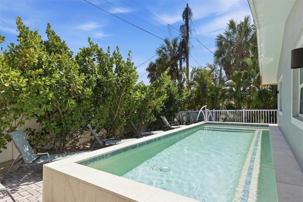 5803 De Palmas Avenue, Holmes Beach, FL 34217 Photo
