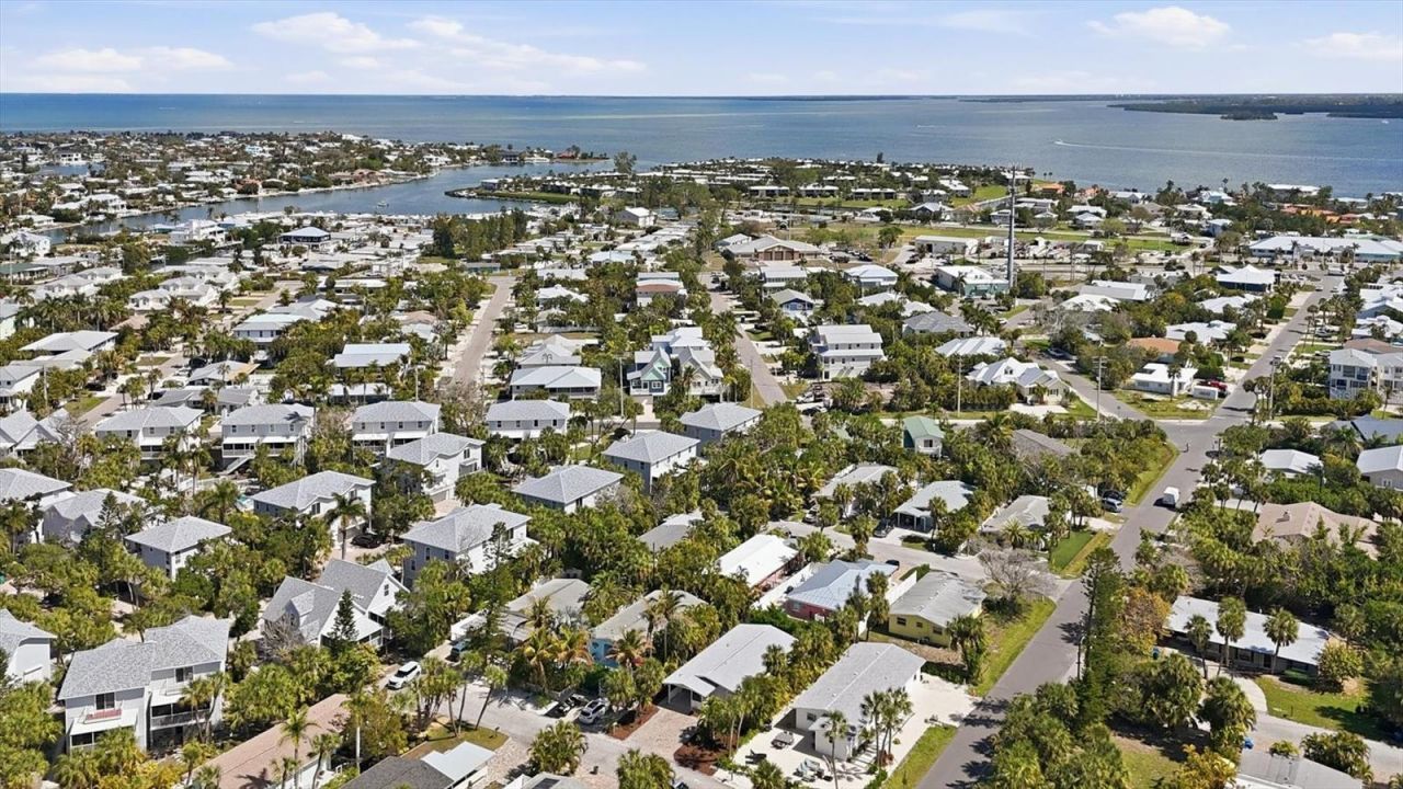 5803 De Palmas Avenue, Holmes Beach, FL 34217 Photo