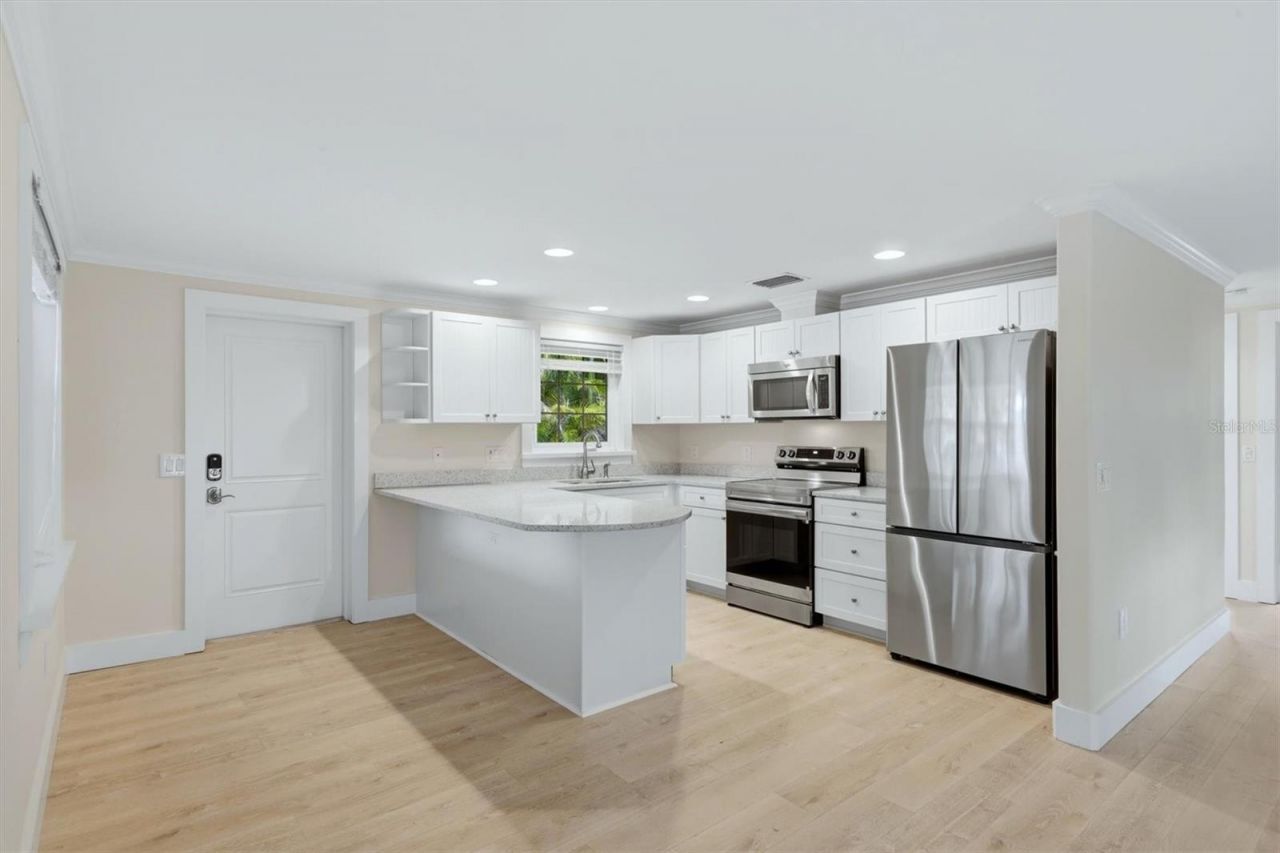 5803 De Palmas Avenue, Holmes Beach, FL 34217 Photo