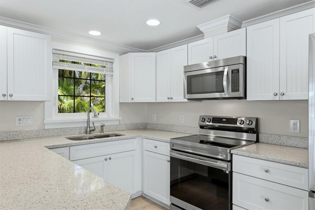 5803 De Palmas Avenue, Holmes Beach, FL 34217 Photo