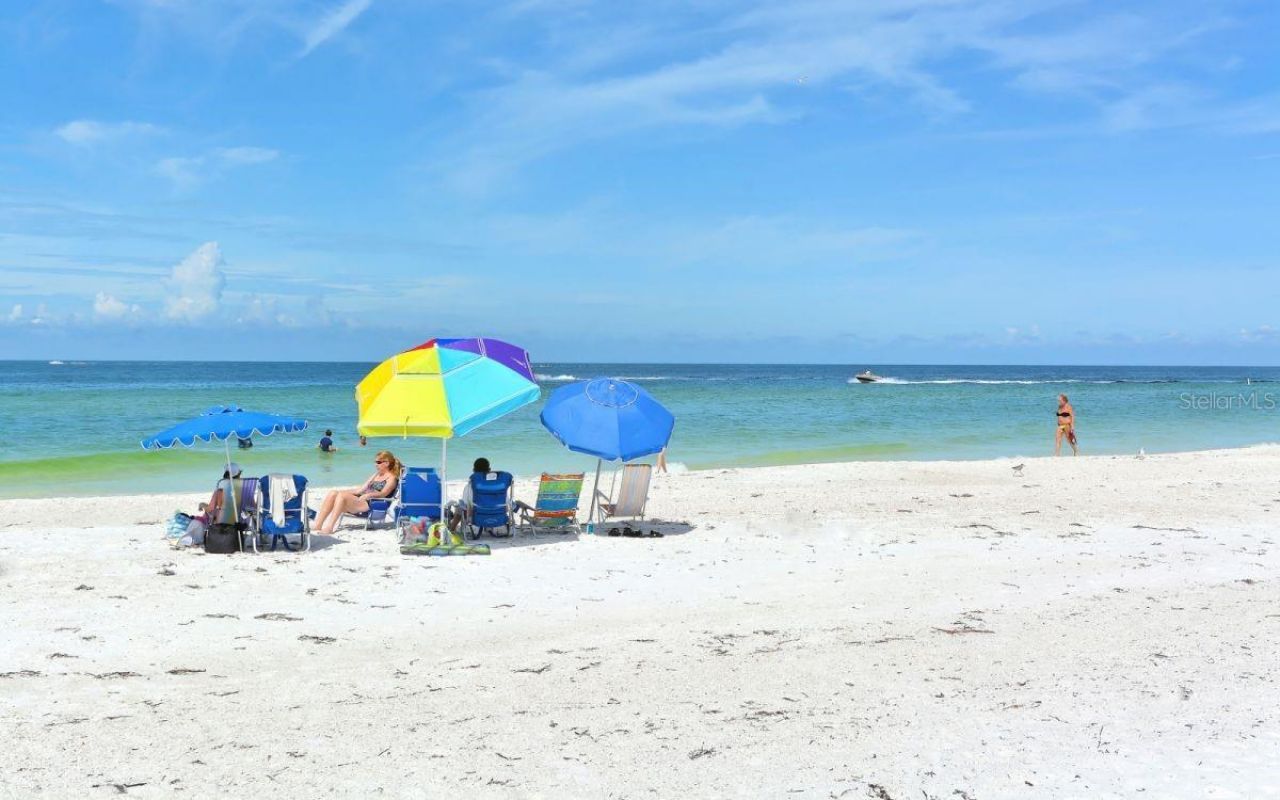 5803 De Palmas Avenue, Holmes Beach, FL 34217 Photo