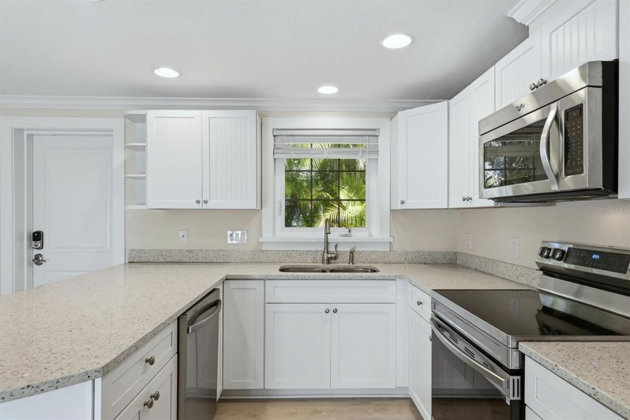 5803 De Palmas Avenue, Holmes Beach, FL 34217 Photo