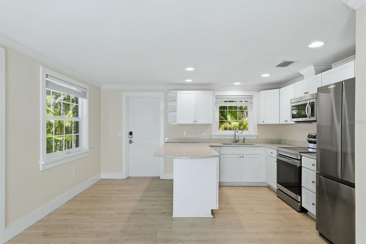 5803 De Palmas Avenue, Holmes Beach, FL 34217 Photo