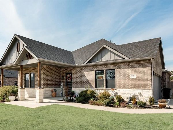 327 Lovers Lane, Terrell, TX 75160