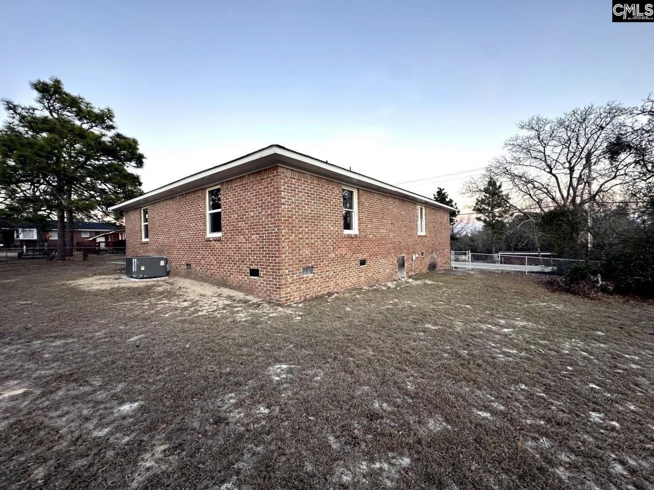 1909 Faraway Drive Photo 27