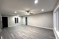 1909 Faraway Drive photo 4