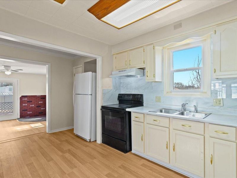 86 Scioto Street , Ashville, OH 43103 Photo 9