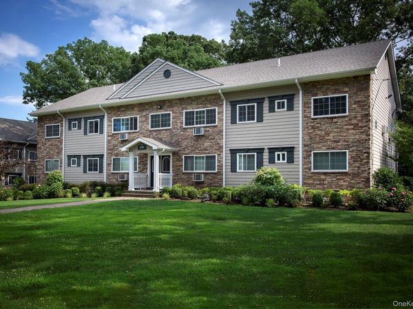 554 New Highway , Unit 3-1E, Hauppauge, NY 11788