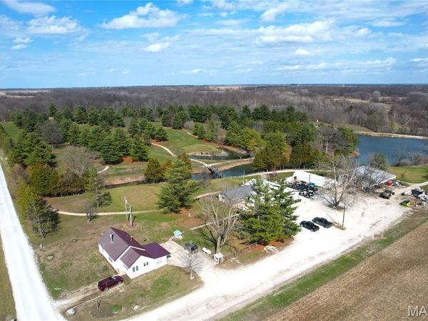 149 Southeast 450 Avenue , Carrollton, IL 62016