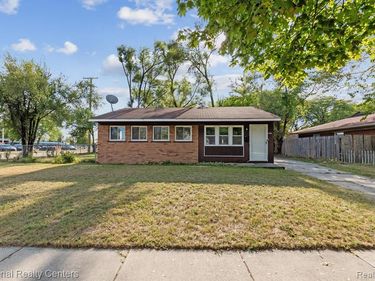 21901 Sloman Street, Oak Park, MI 48237