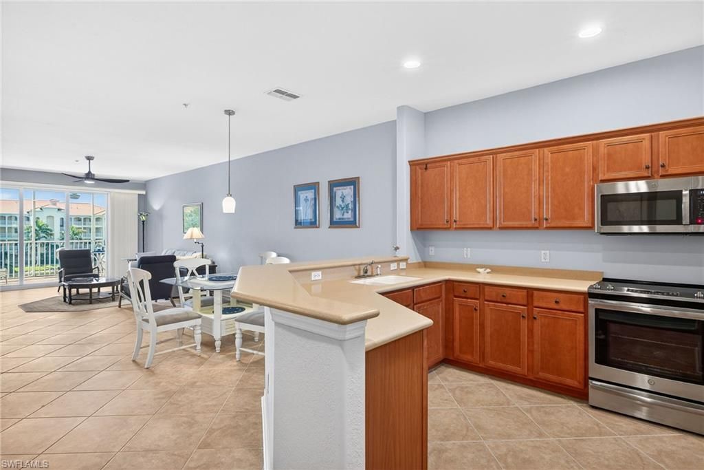 20011 Sanibel View Cir, Unit 206, Fort Myers, FL 33908 Photo