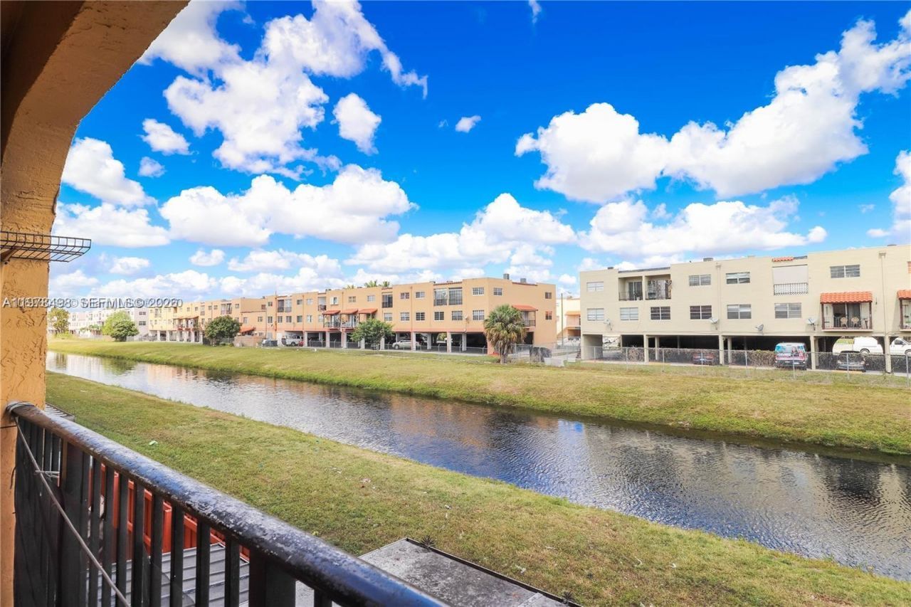 1279 W 51st Pl , Unit B-13, Hialeah, FL 33012 Photo