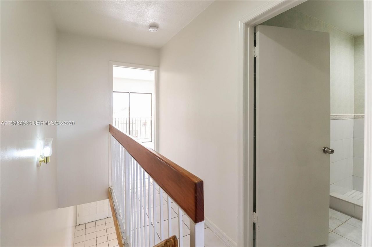 1279 W 51st Pl , Unit B-13, Hialeah, FL 33012 Photo