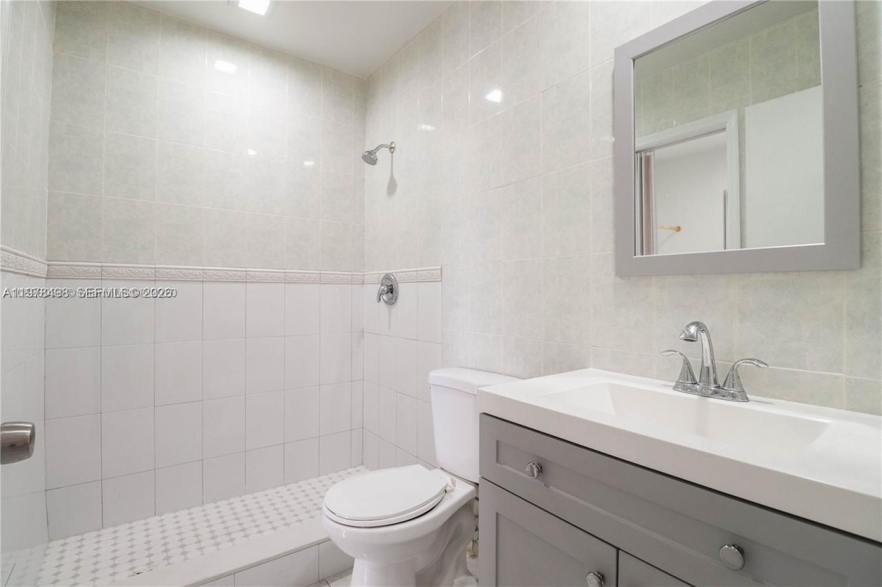 1279 W 51st Pl , Unit B-13, Hialeah, FL 33012 Photo