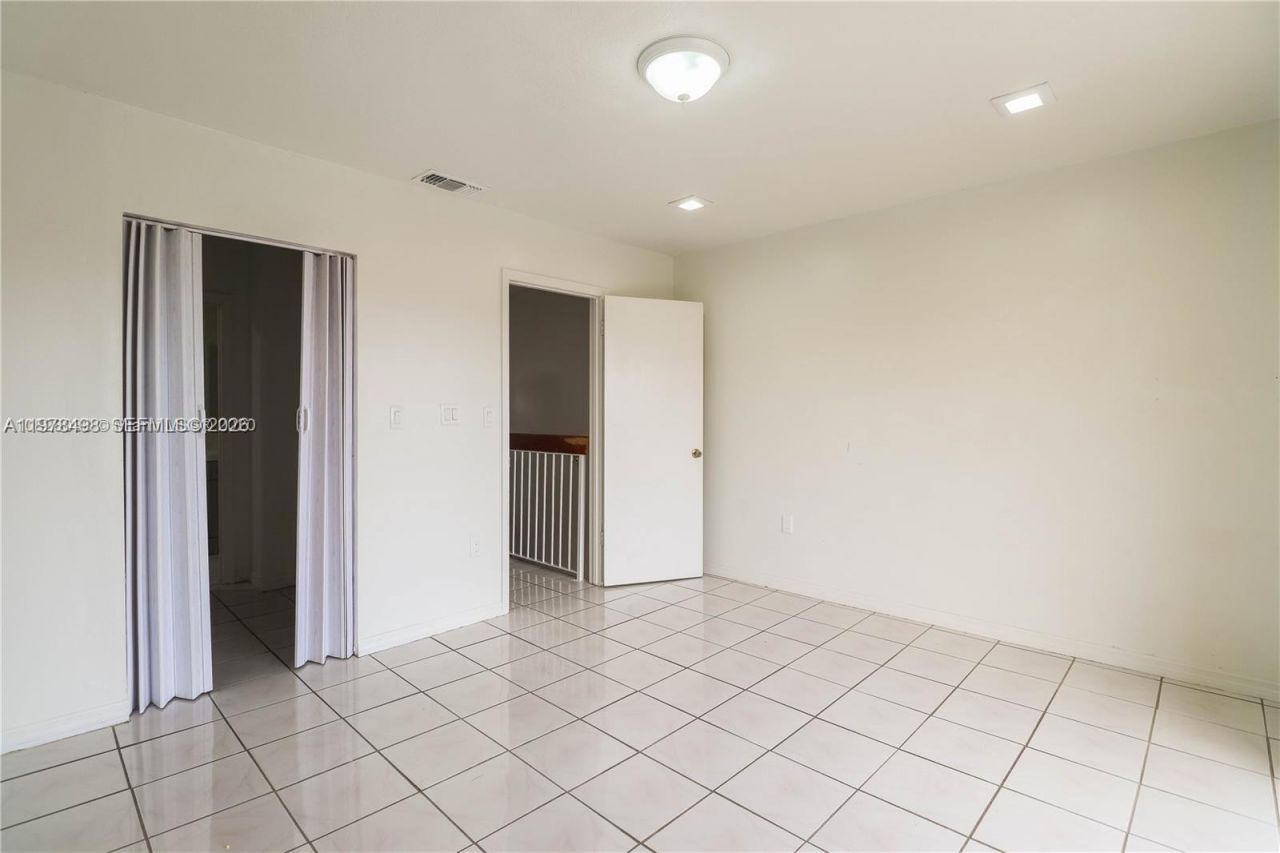 1279 W 51st Pl , Unit B-13, Hialeah, FL 33012 Photo