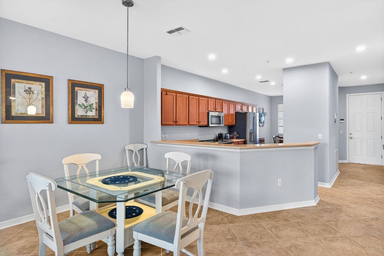 20011 Sanibel View Cir, Unit 206, Fort Myers, FL 33908 Photo