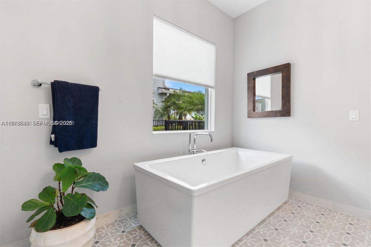 9369 Crestview Cir , Palm Beach Gardens, FL 33412 Photo