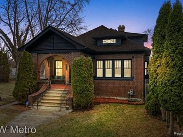 712 Chalmers Street, Detroit, MI 48215