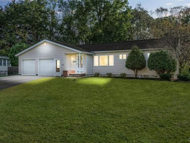 7388 Palmcrest Road , Syracuse, NY 13212