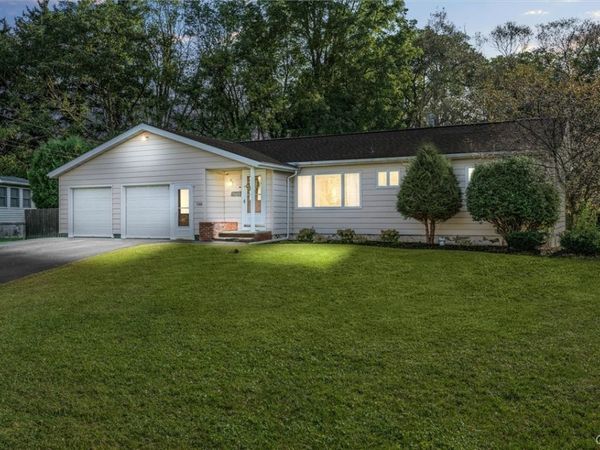 7388 Palmcrest Road, Syracuse, NY 13212