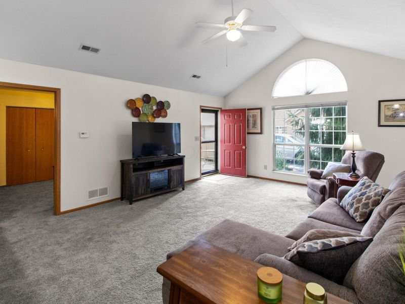 6069 Blendon Chase Drive , Unit 17, Westerville, OH 43081 Photo 2