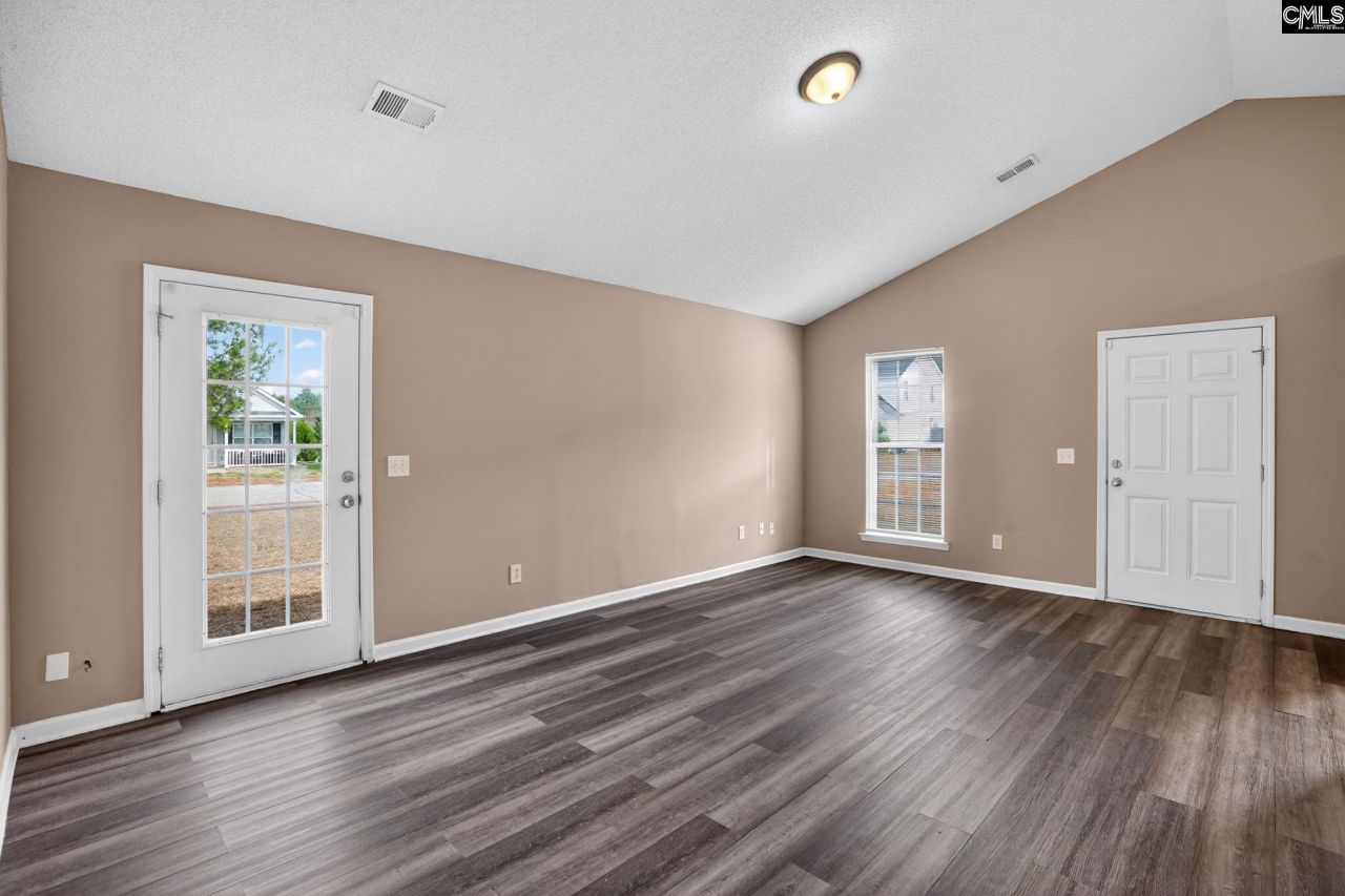 302 Blythe Creek Drive Photo 10