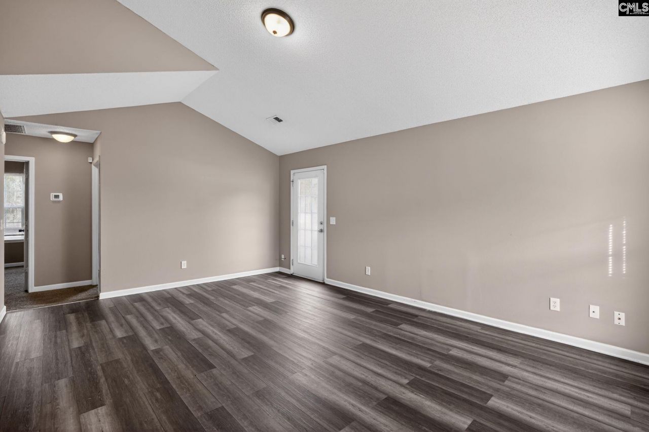 302 Blythe Creek Drive Photo 9